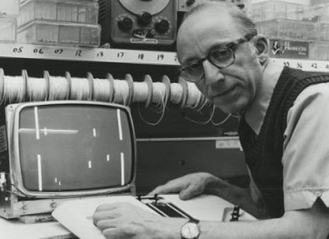 Ralph Baer - En la foto, con una Magnavox más moderna.