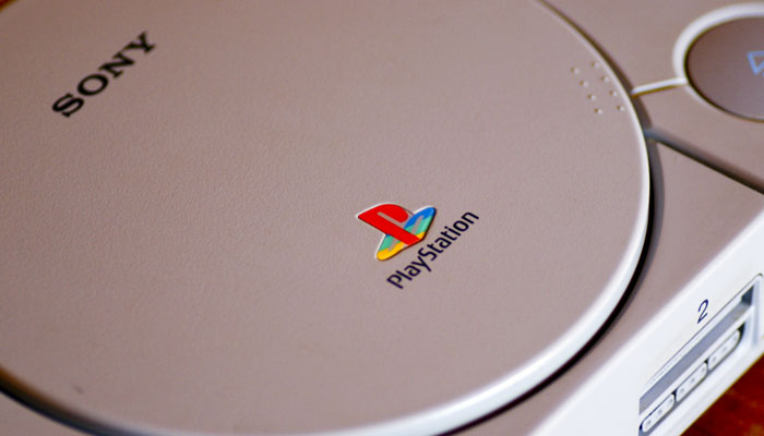 Detalle del frontal de la PlayStation