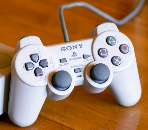 El genial mando de la PS - con Dual Shock